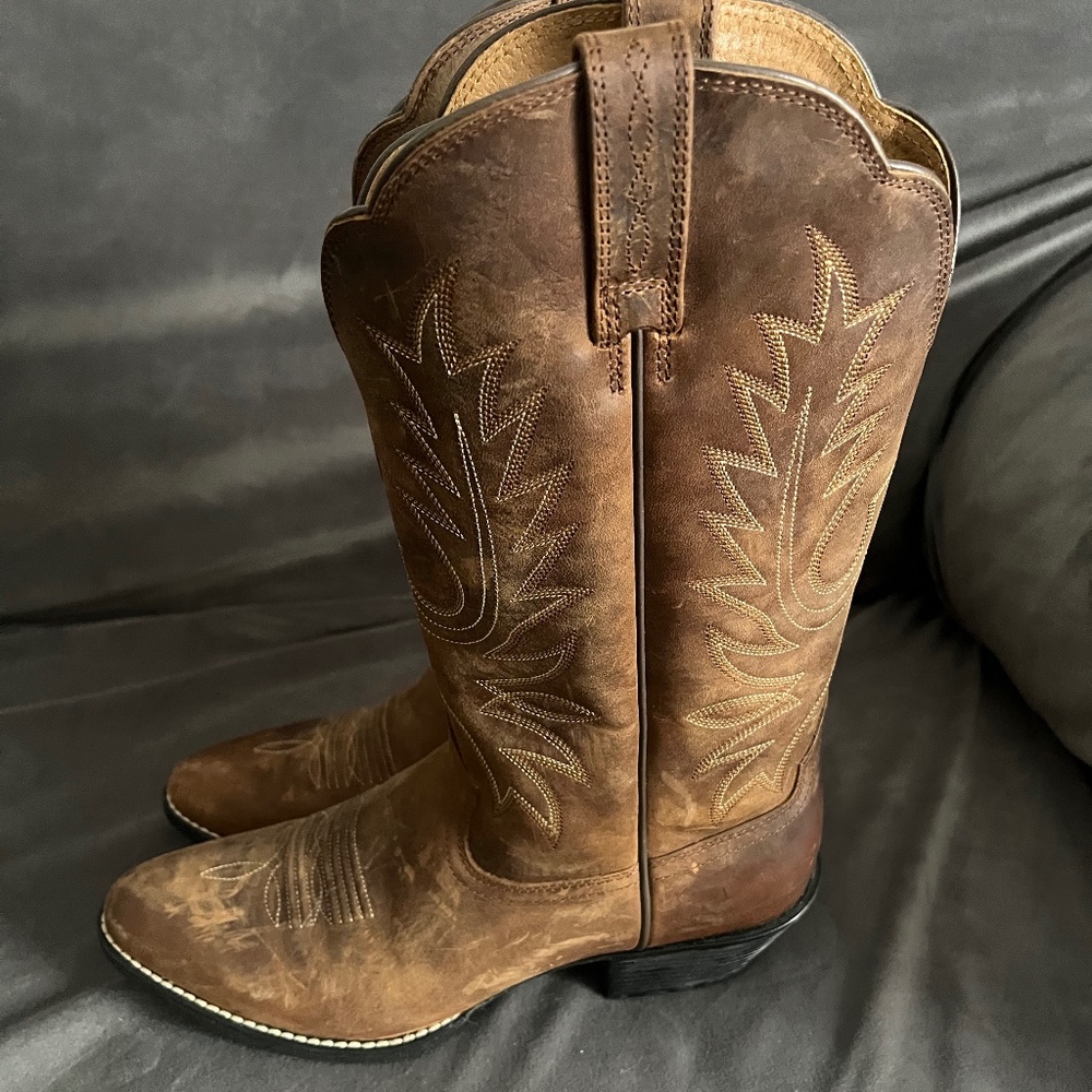 Women’s ariat boots